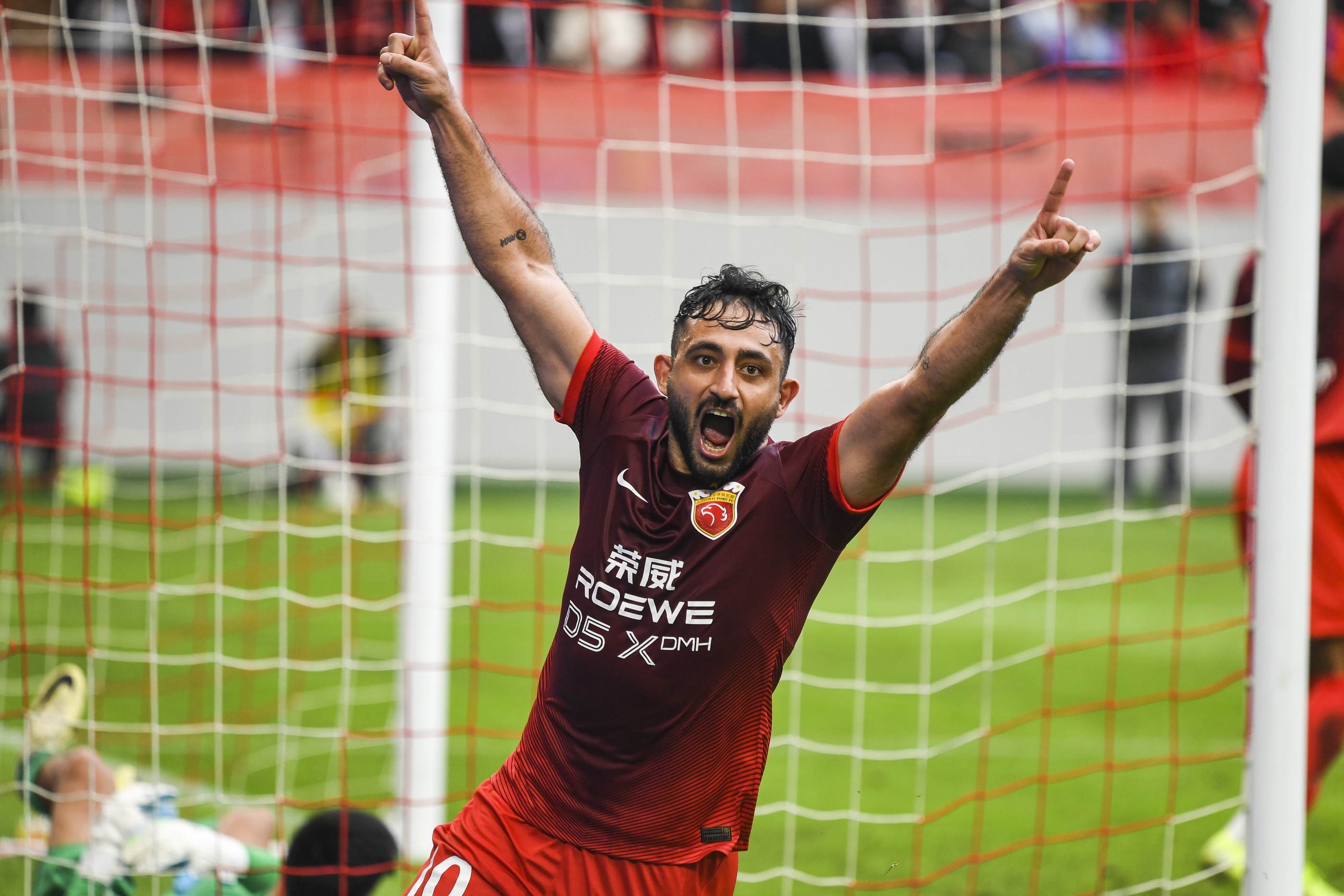 爱游戏官网网页版入口-关于上港斩获胜利，保持中超冠军抢夺优势的信息