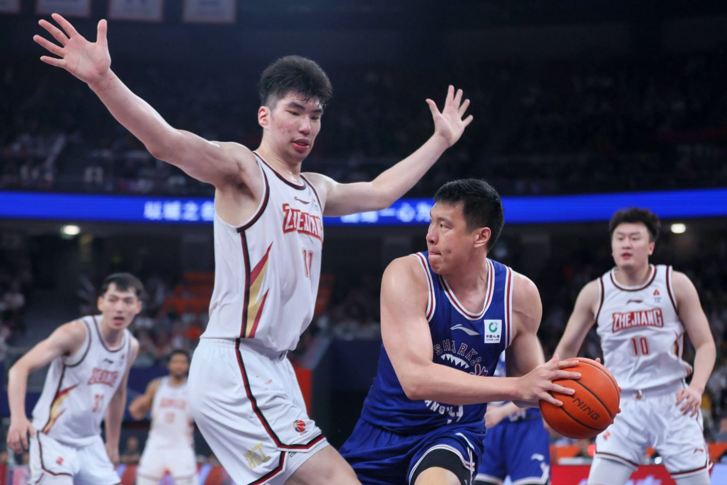 爱游戏app下载-关于浙江队后场出色，击败上海收获关键胜利的信息