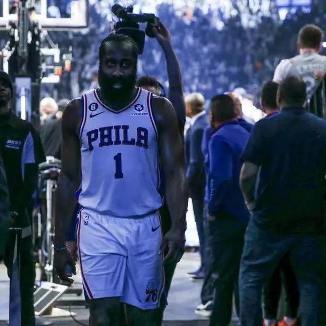 爱游戏中国官网-包含欧文轻伤输球心有憾詹姆斯助哈登取胜的词条