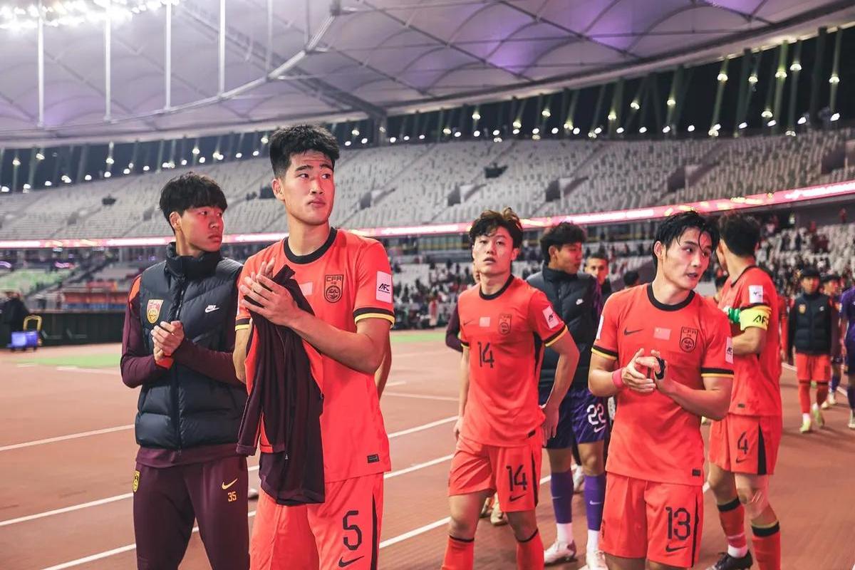 年轻球员表现抢眼，引爆赛场热情