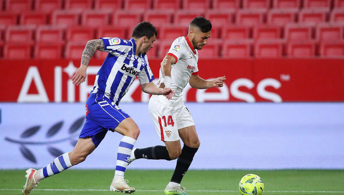 爱游戏-关于巴塞罗那主场轻松击败阿拉维斯，稳居积分榜首位的信息