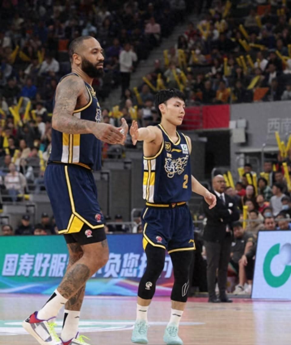 广州队主场大获全胜,坐拥季后赛资格的简单介绍 广州队主场大获全胜,坐拥季后赛资格的简单介绍