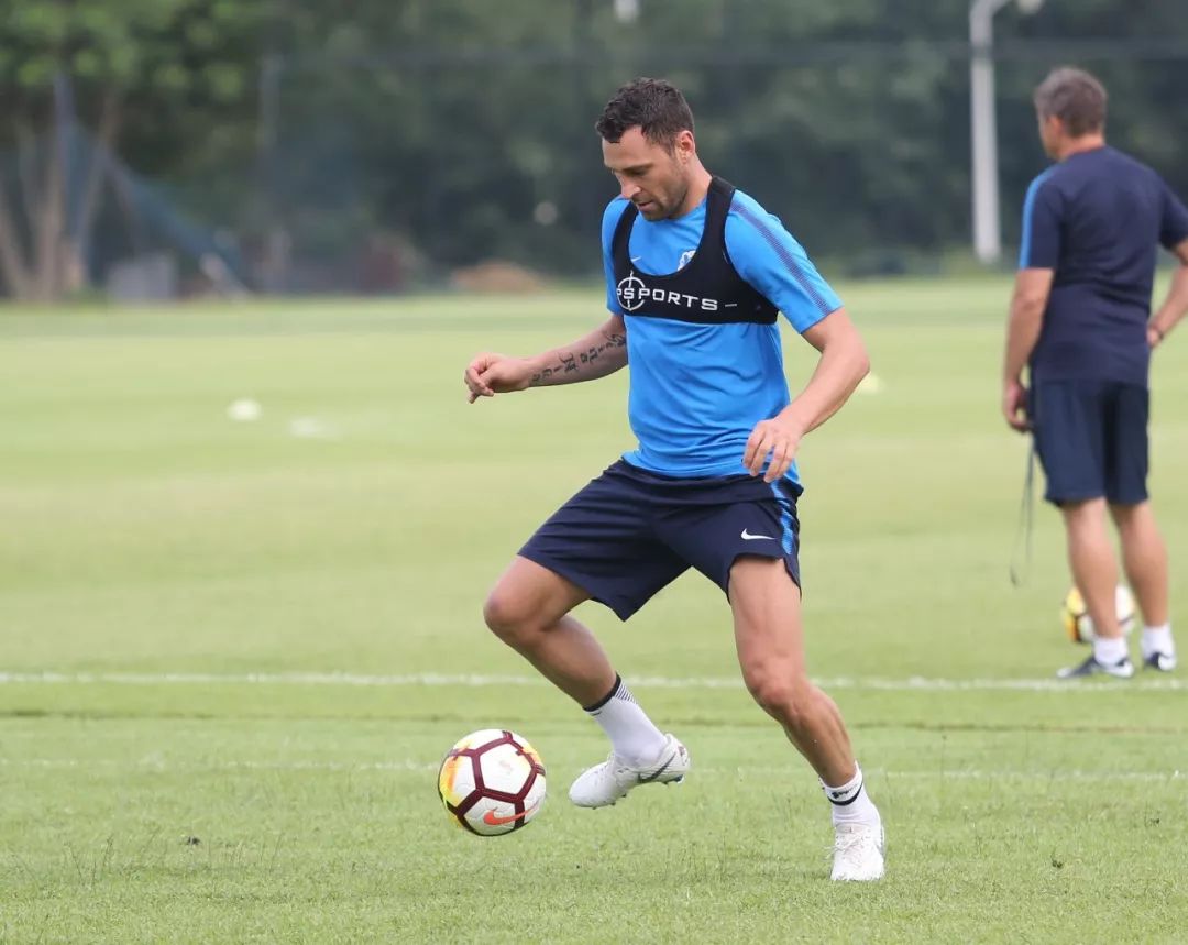 爱游戏官网网页版入口-白俄罗斯球员披挂国家队战袍