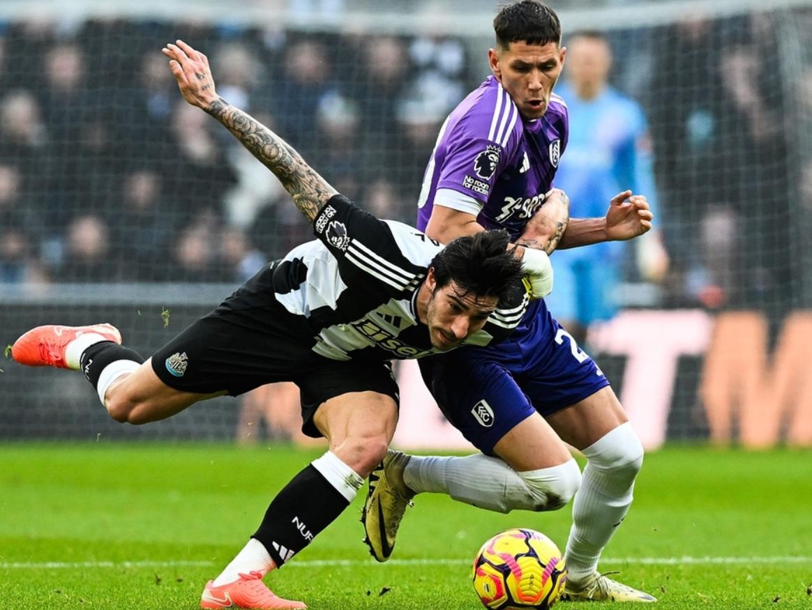 爱游戏网页版入口-曼城连败，英超冠军格局生变！