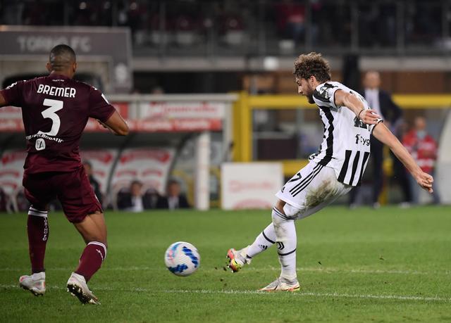 包含都灵队逆转对手，赢得关键胜利的词条