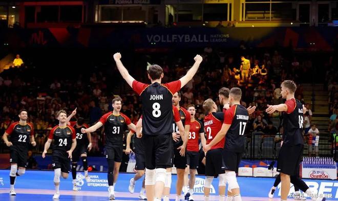 爱游戏-珍妮特队后卫成为得分王，带领球队获胜