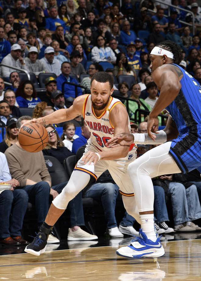 爱游戏登录-包含新锐球员火力全开，帮助球队实现逆转胜利的词条