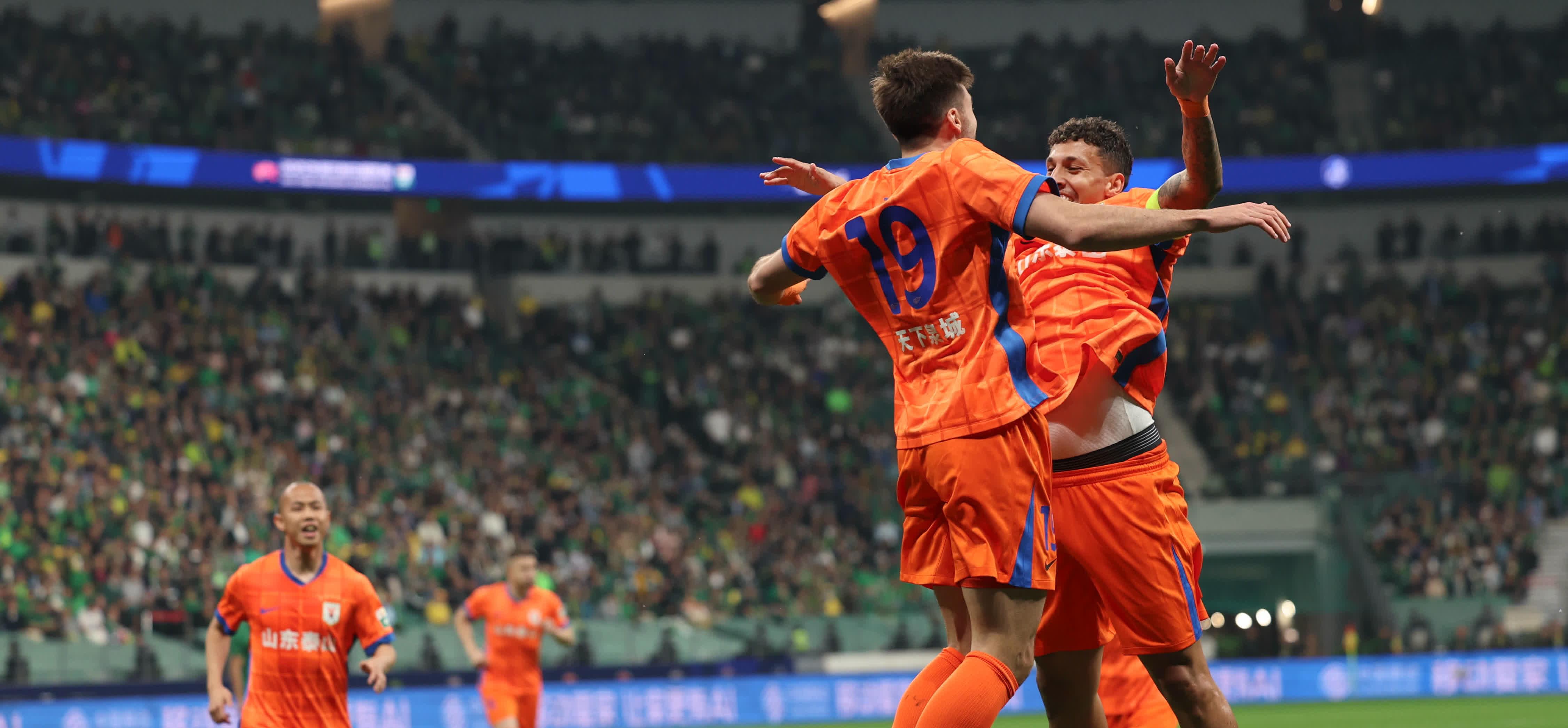 爱游戏-包含进球如潮！球队斗志高昂展现战斗力的词条