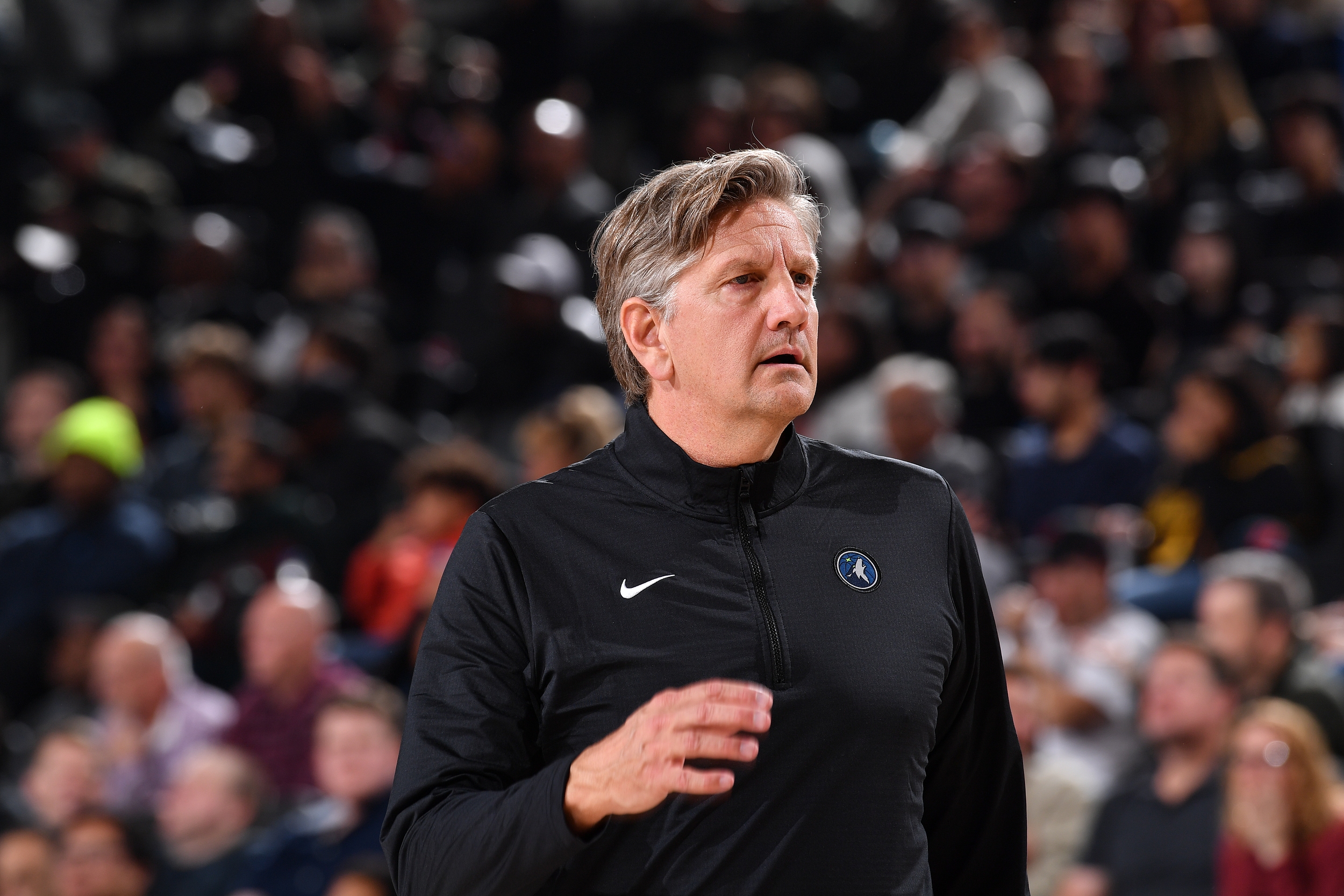 关于战胜强大对手，球队取得关键胜利大步向前的信息