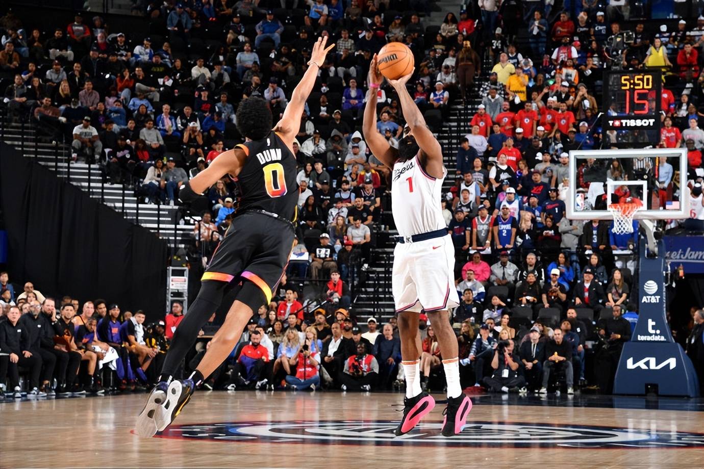 关于快船胜太阳，乔治持续火热表现轻松取胜的信息