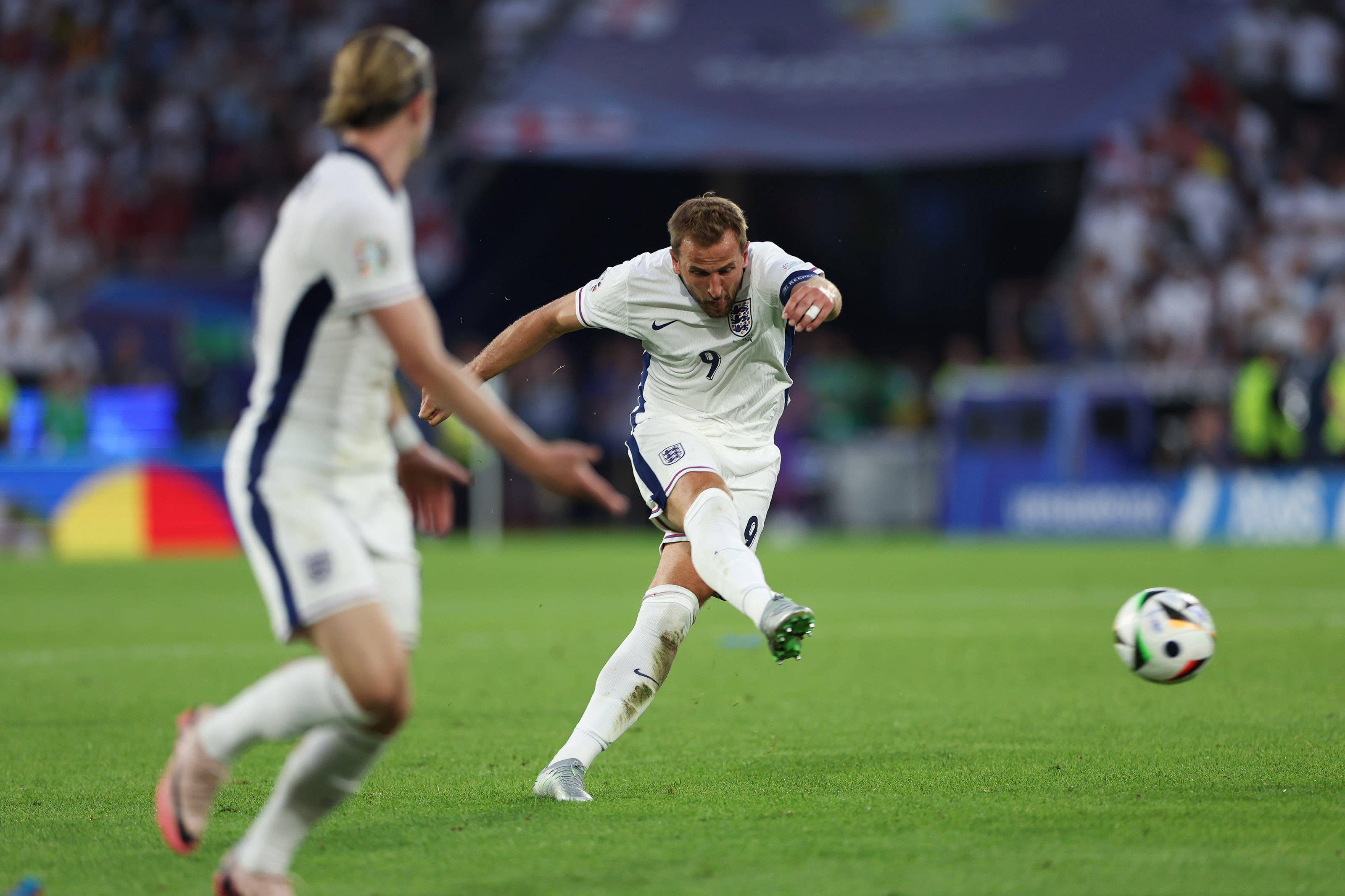 爱游戏官网-英格兰大胜击败对手轻松晋级