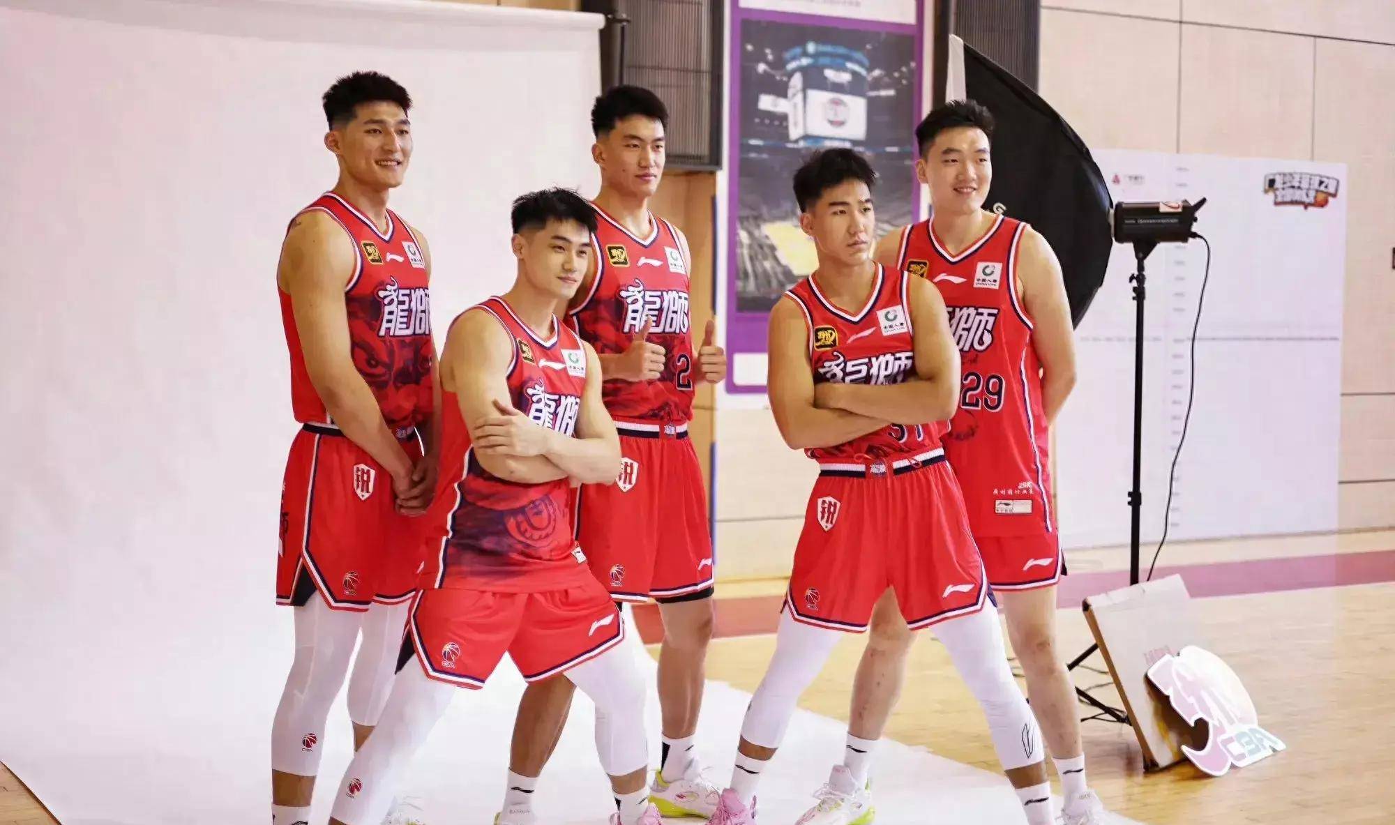 爱游戏官方入口-关于广州队主场抢分，势不可挡登顶榜首的信息