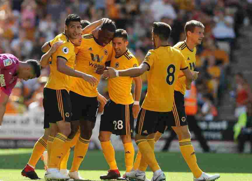 包含日本国脚加盟英格兰球队，双方签约庆祝的词条