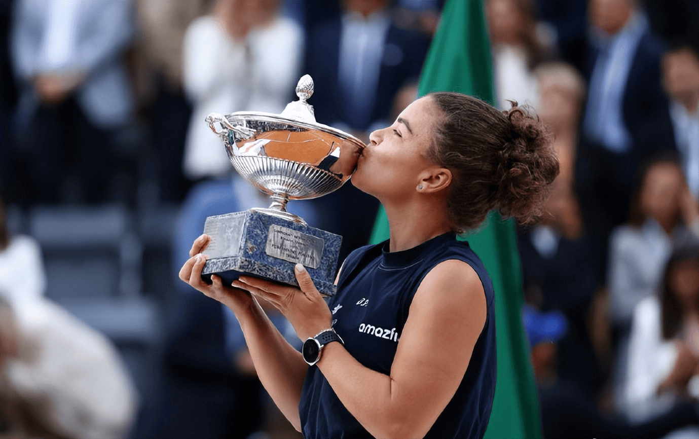 爱游戏官方登录入口-意大利运动员喜获银牌，表现抢眼