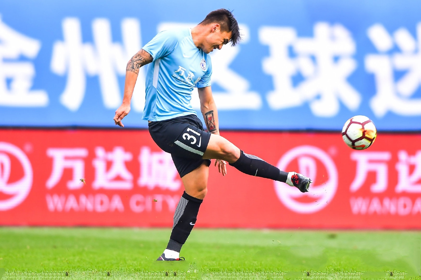 大连一方主场战平深圳佳兆业，保持不败纪录