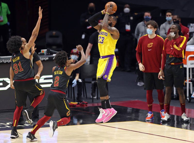 爱游戏官网入口-骑士队大胜黄蜂，实现赛季双杀